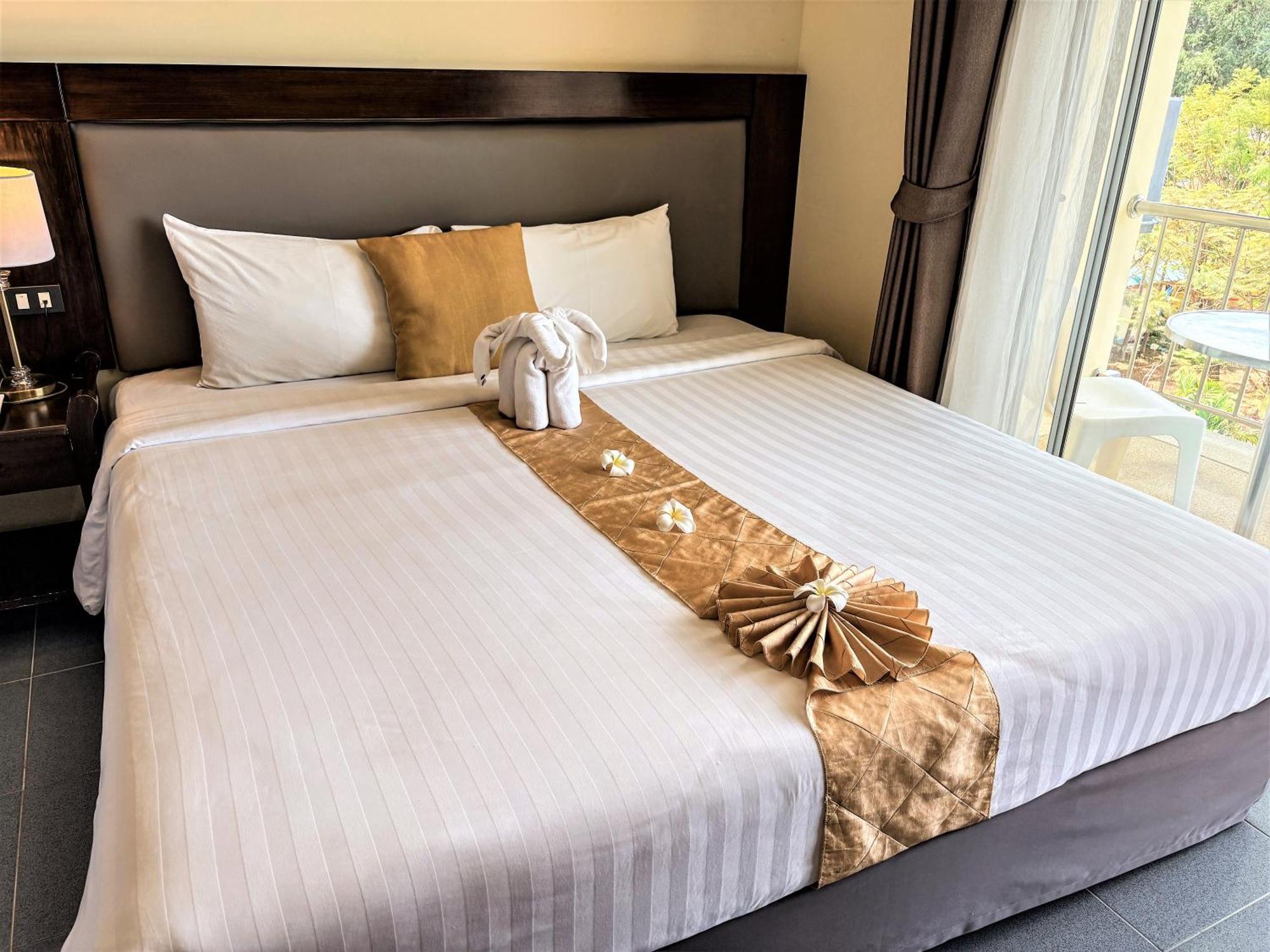 Blue Beach Grand Resort And Spa In Chalong Phuket By Dayuu Ban Saiyuan Zewnętrze zdjęcie